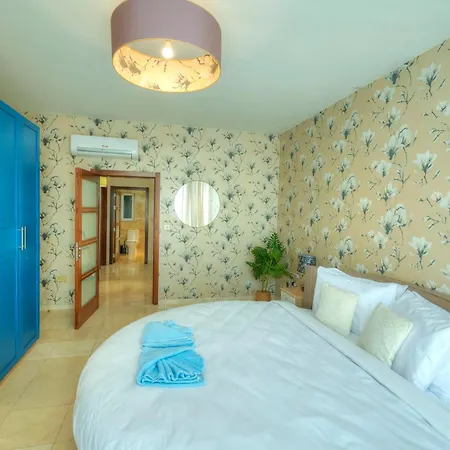 Spacious Seafront 3bedrooms, Sea View Balcony Gotax-1 * Ta Xbiex