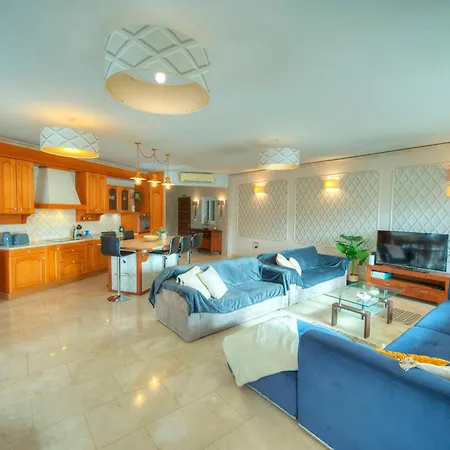 Spacious Seafront 3bedrooms, Sea View Balcony Gotax-1 Apartman *