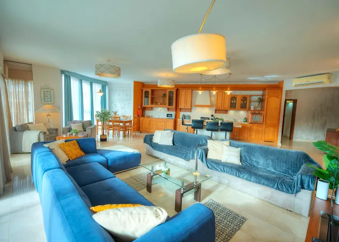 Spacious Seafront 3bedrooms, Sea View Balcony Gotax-1 Apartment