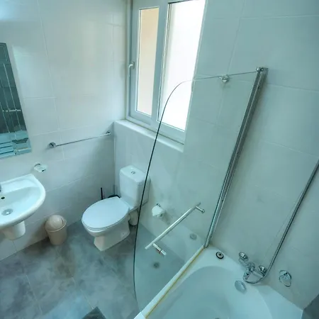 Apartment Spacious Seafront 3bedrooms, Sea View Balcony Gotax-1 Ta Xbiex