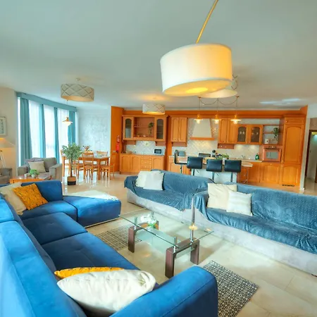 Spacious Seafront 3bedrooms, Sea View Balcony Gotax-1 Apartment