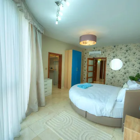 Spacious Seafront 3bedrooms, Sea View Balcony Gotax-1 Apartment