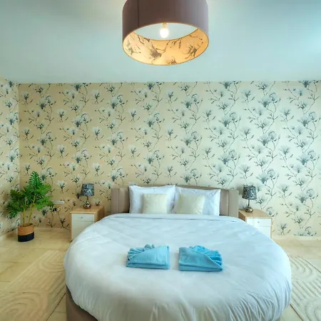 Spacious Seafront 3bedrooms, Sea View Balcony Gotax-1 Apartment