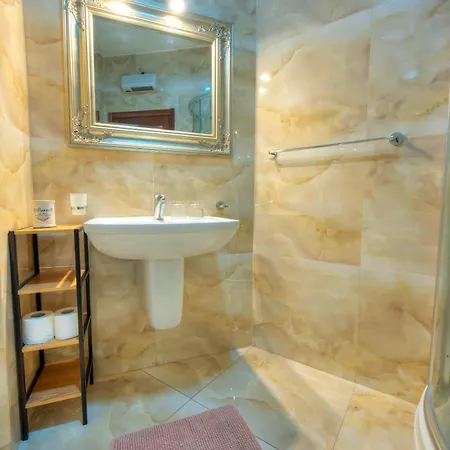 Spacious Seafront 3bedrooms, Sea View Balcony Gotax-1 *