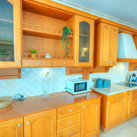 Spacious Seafront 3bedrooms, Sea View Balcony Gotax-1 *