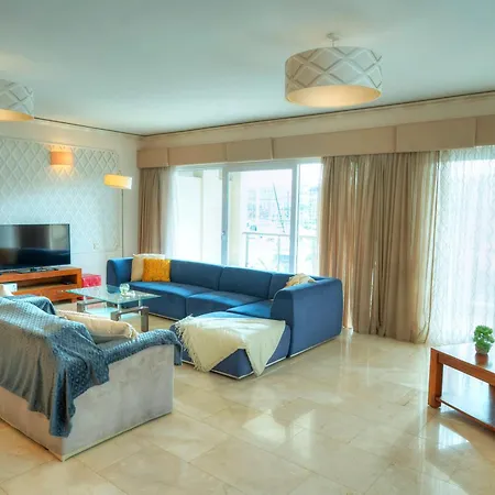 Spacious Seafront 3bedrooms, Sea View Balcony Gotax-1 Ta Xbiex