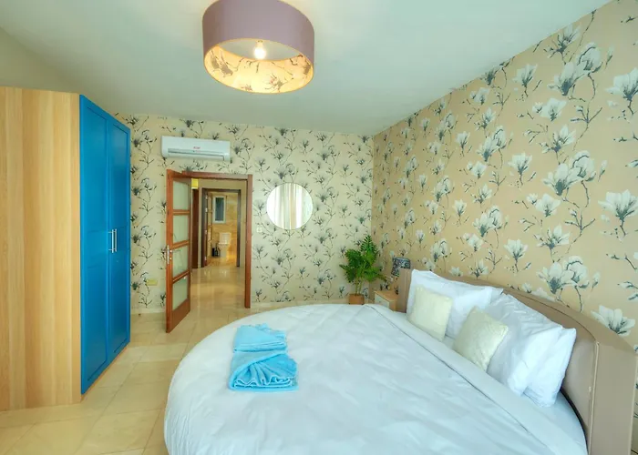 Spacious Seafront 3bedrooms, Sea View Balcony Gotax-1 * Ta Xbiex