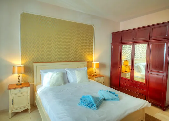 Spacious Seafront 3bedrooms, Sea View Balcony Gotax-1 *