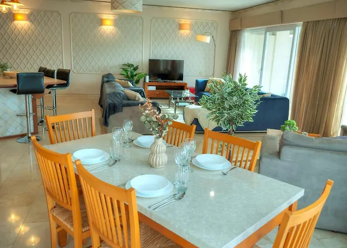 아파트 Spacious Seafront 3bedrooms, Sea View Balcony Gotax-1 *