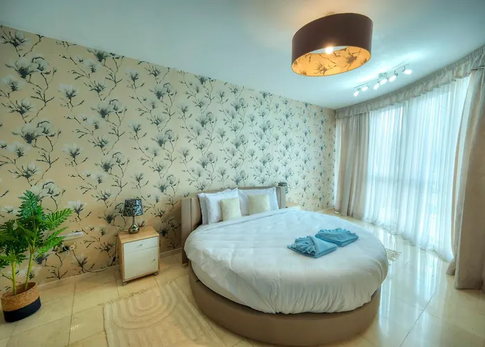 Spacious Seafront 3bedrooms, Sea View Balcony Gotax-1